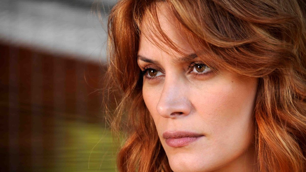 Ebru Cündübeyoğlu kimdir? &#039;Eliniz yüzünüz düzgünse..&#039; sözleri ortalığı karıştırdı