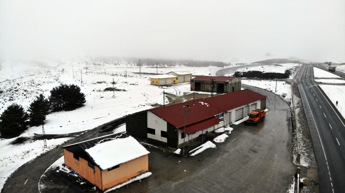 Erzincan'ın yüksek kesimleri beyaza büründü