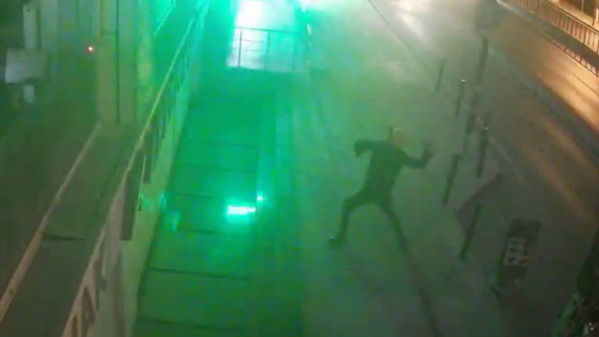 Esenyurt&#039;ta yemeği geciken müşteri döner bıçağıyla saldırdı