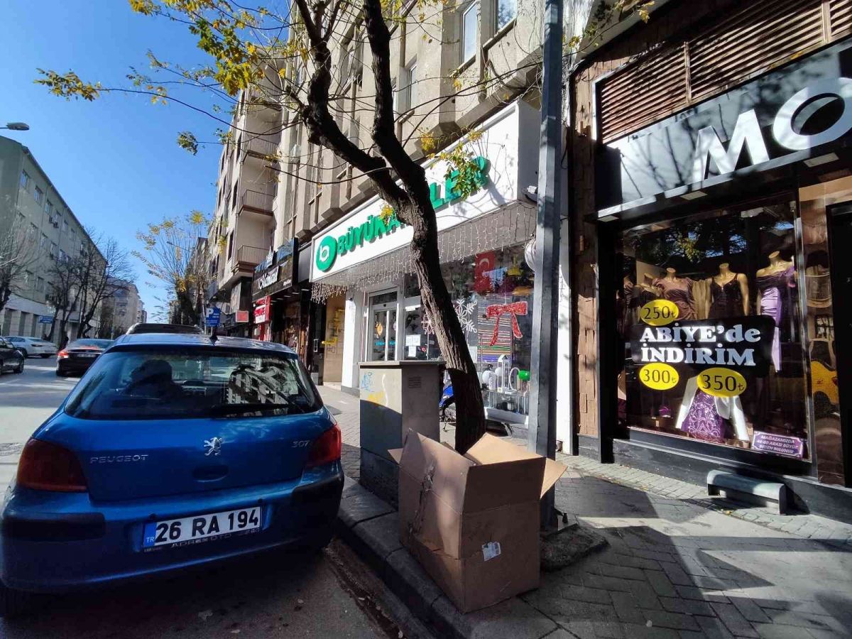 Eskişehir'de atılan çöpler için yalvardı