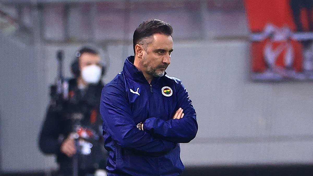 Fenerbahçe'de Vitor Pereira topun ağzında