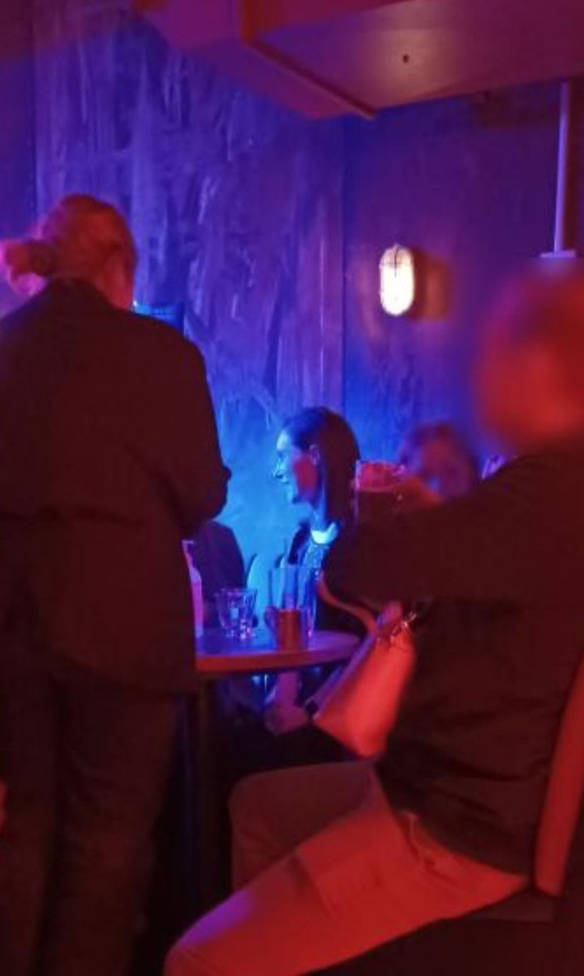 Finlandiya Başbakanı'nın gece kulübünde eğlenmesi tepki topladı