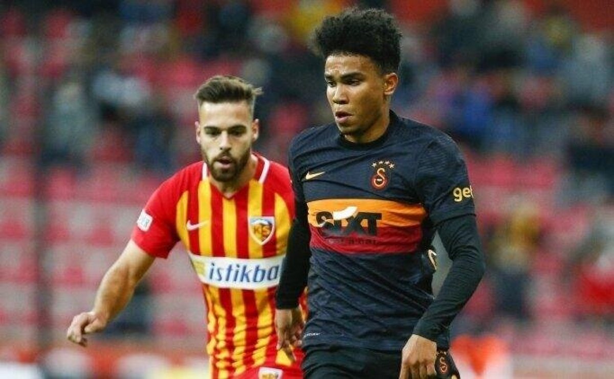 Galatasaray'da futbolcular maaş konusunda isyan etti