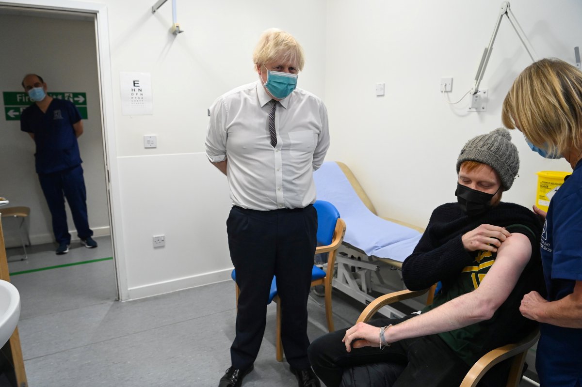 İngiltere'de maske zorunluluğu geri göndü