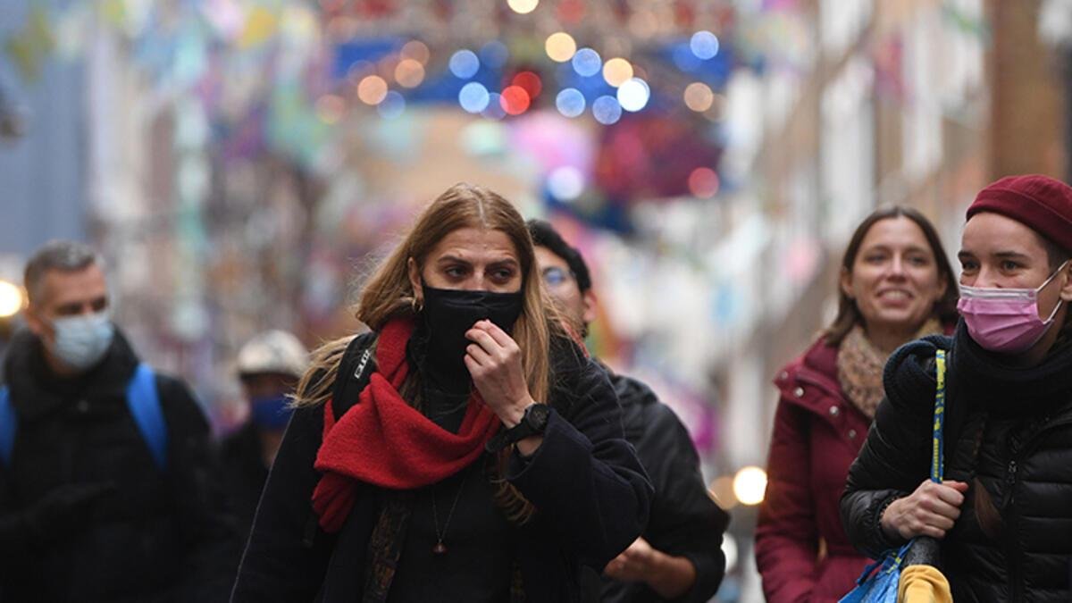 İngiltere'de son 24 saatte 119 bin 789 yeni vaka