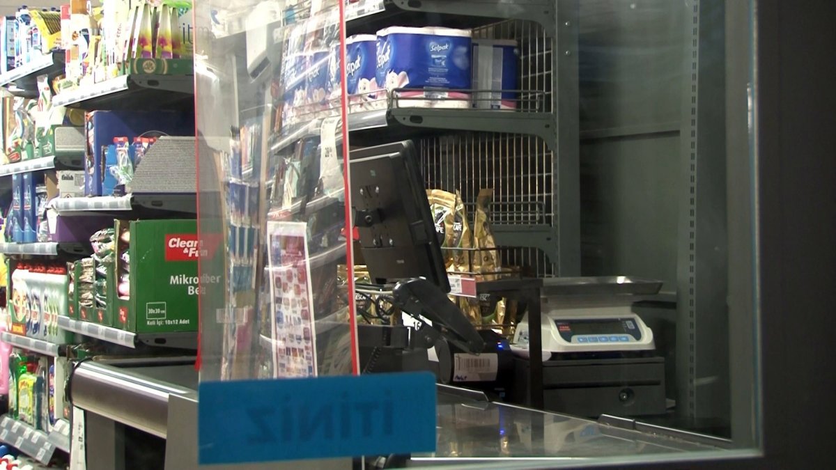 İstanbul'da hırsızlar, marketteki kasiyeri bıçakladı