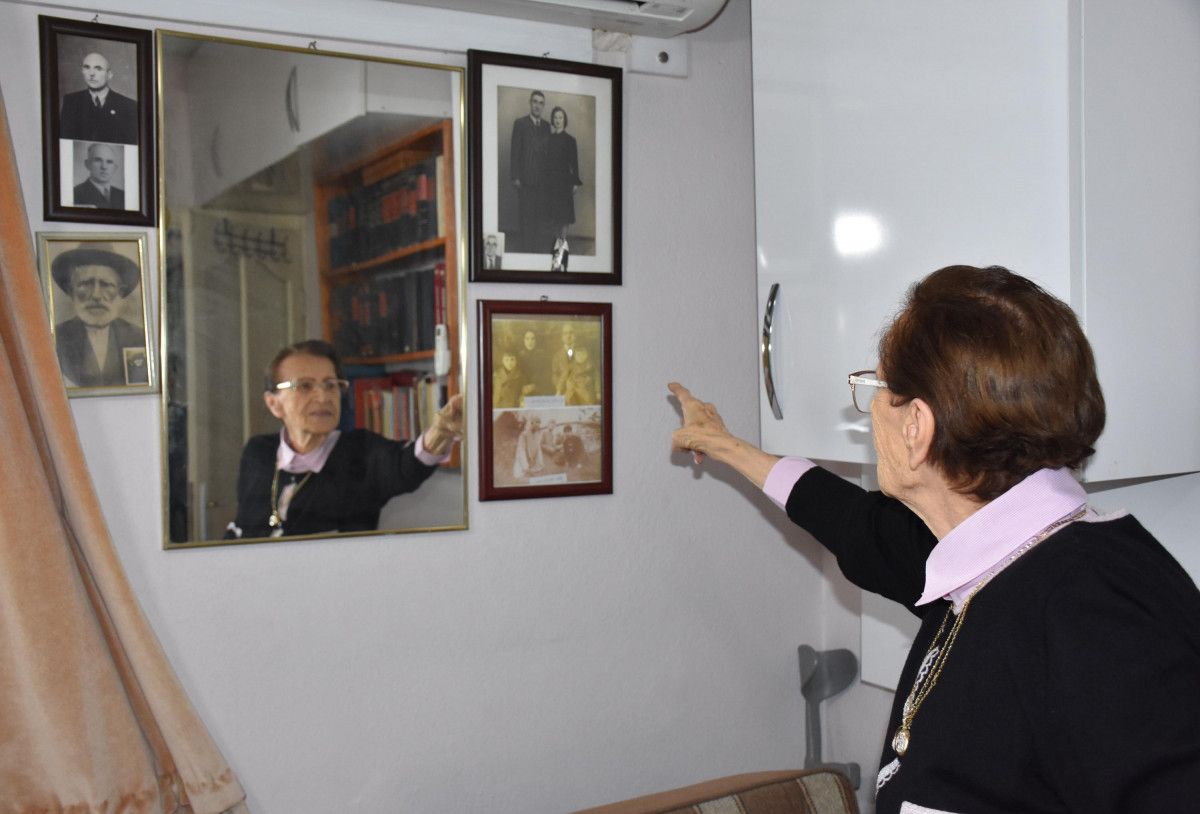 İzmir'de 92 yaşındaki kadın kütüphane kurdu