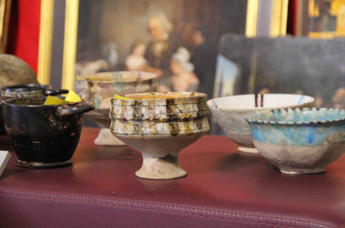 İzmir'de operasyon: Yerlilere ait ‘insan başları’ ele geçirildi