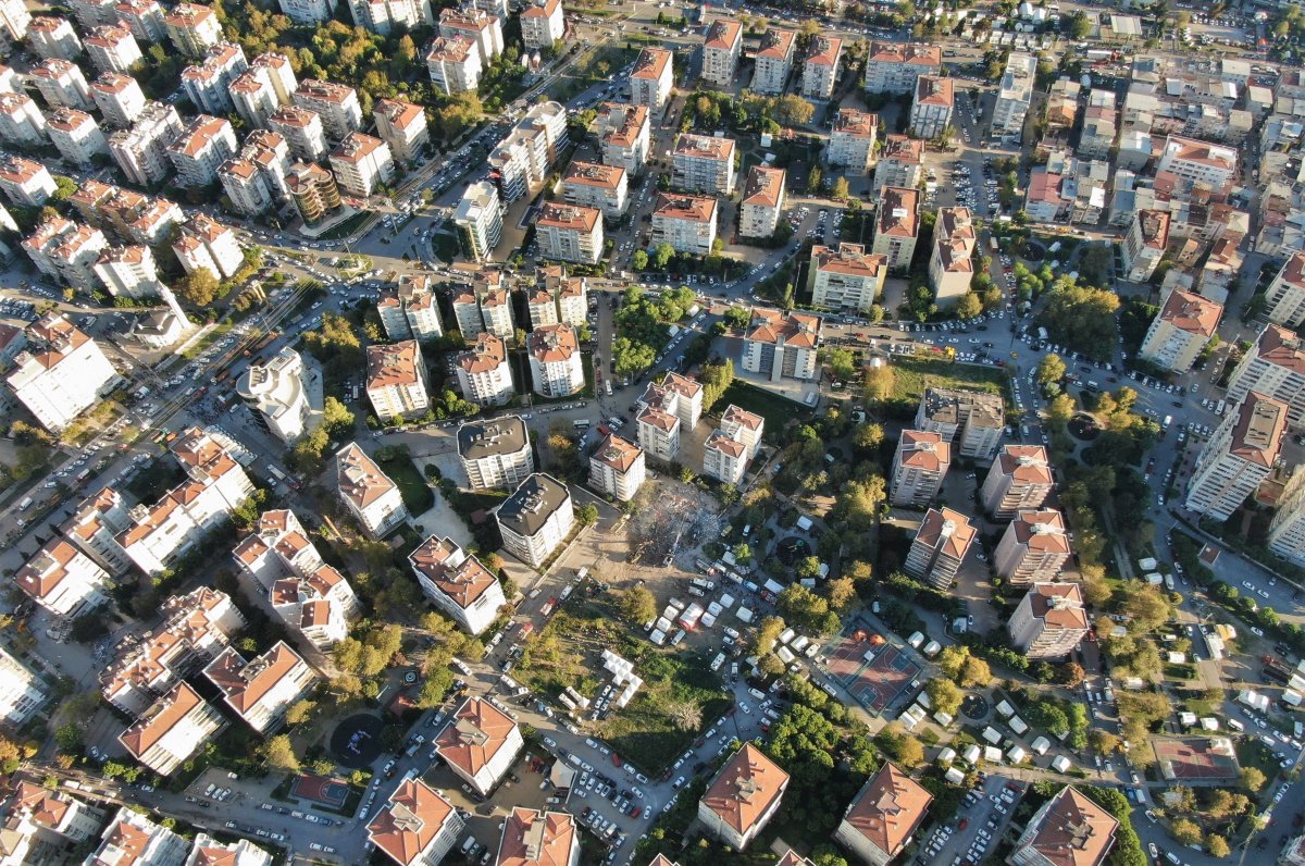 İzmir’deki depremde 11 kişiye mezar olan apartmanın müteahhidi savunma yaptı