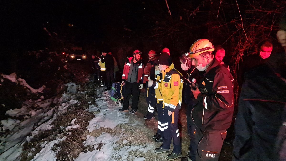 Karabük’te otomobil 30 metrelik uçuruma yuvarlandı