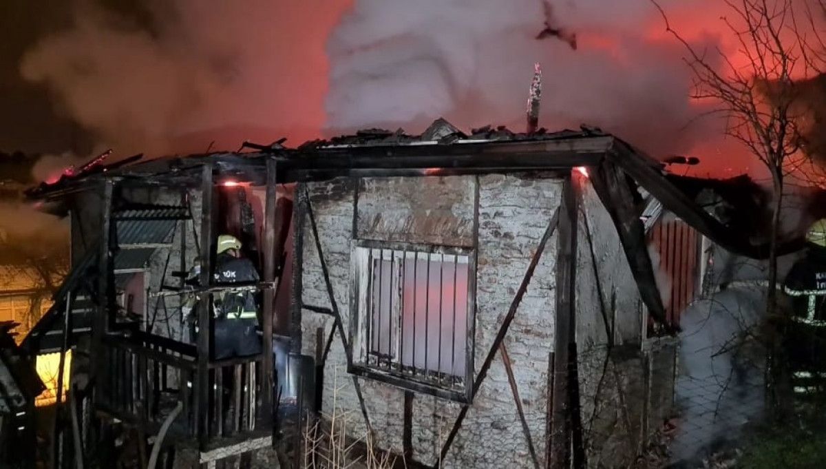 Karabük'te yanan evde çökme meydana geldi: Enkazda arama başlatıldı