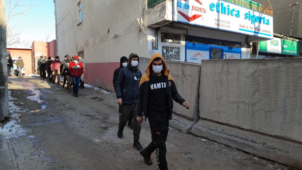 Kars’ta, 35 kaçak göçmen yakalandı