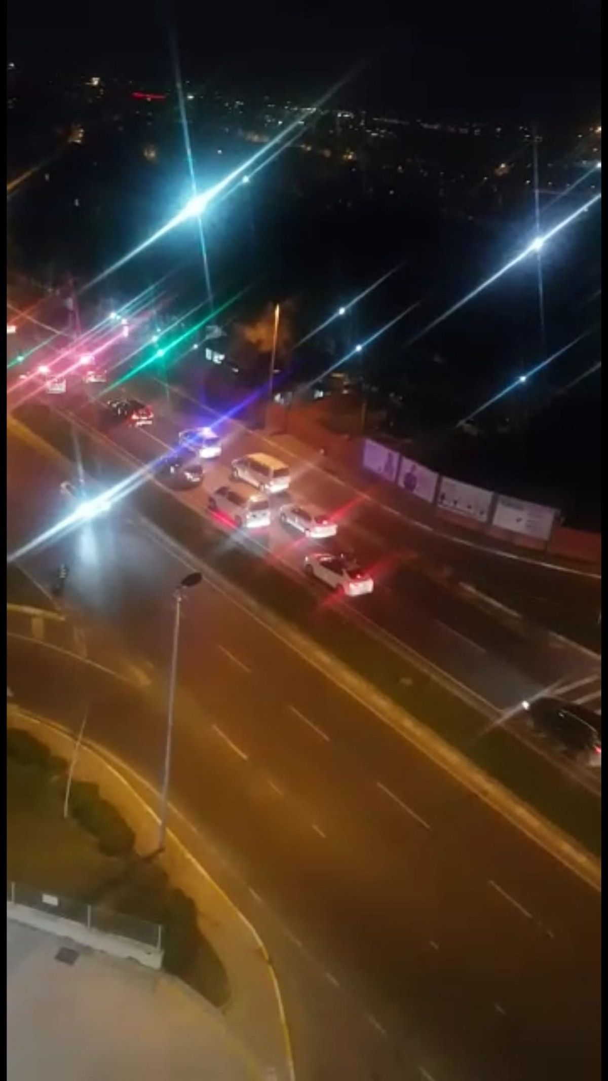 Küçükçekmece'de düğün konvoyuna polis aracı da katıldı