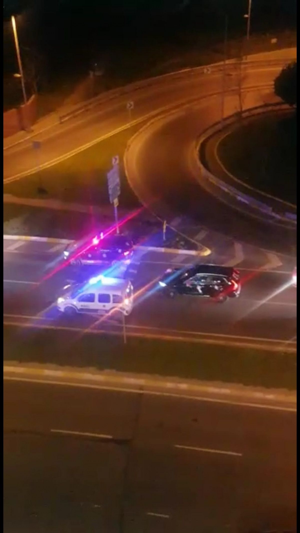 Küçükçekmece'de düğün konvoyuna polis aracı da katıldı