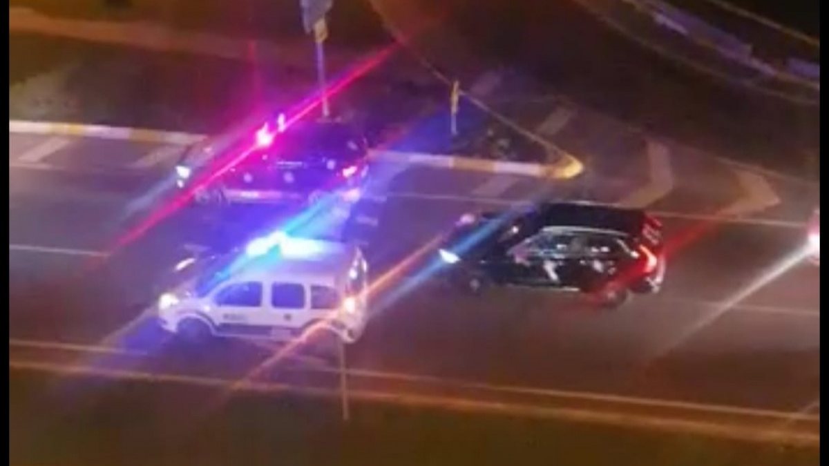 Küçükçekmece'de düğün konvoyuna polis aracı da katıldı