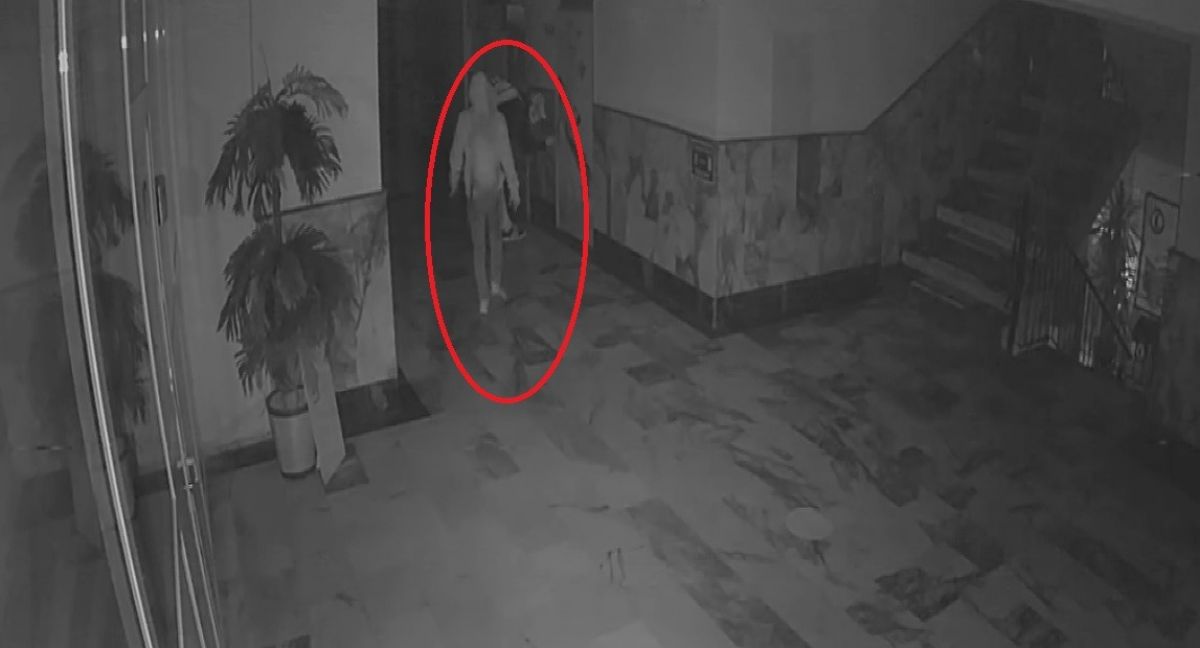 Manisa'da okula giren hırsızlar kameraya yakalandı