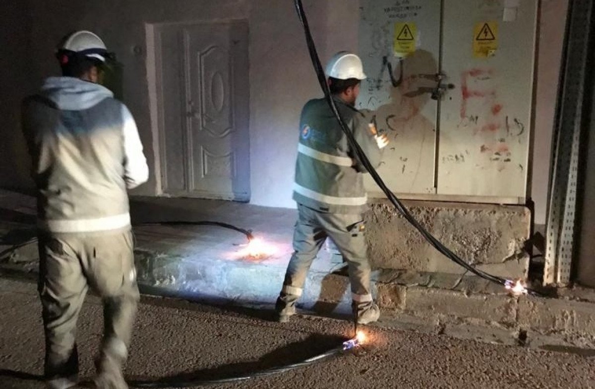 Mardin'de trafonun patlama anı cep telefonu kamerasına yansıdı