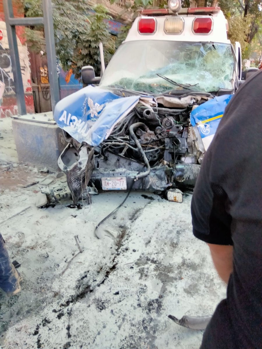 Meksika’da iki ambulans kafa kafaya çarpıştı