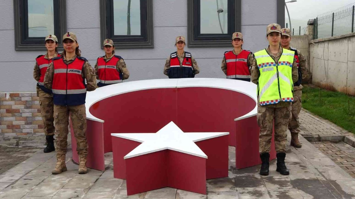 Muş’ta kadın komutanlar, üniversitede denetim yaptı