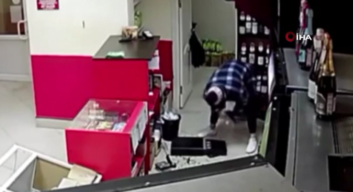 Rusya’da, oyuncak tabanca ile soygun girişimi kamerada