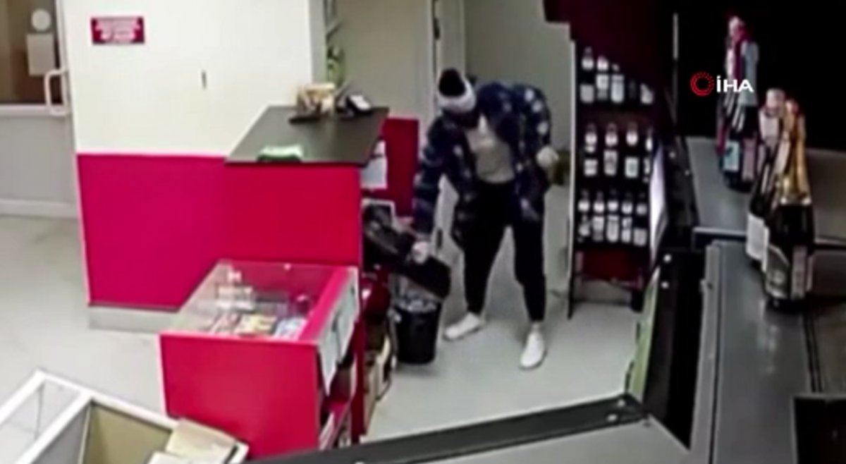 Rusya’da, oyuncak tabanca ile soygun girişimi kamerada