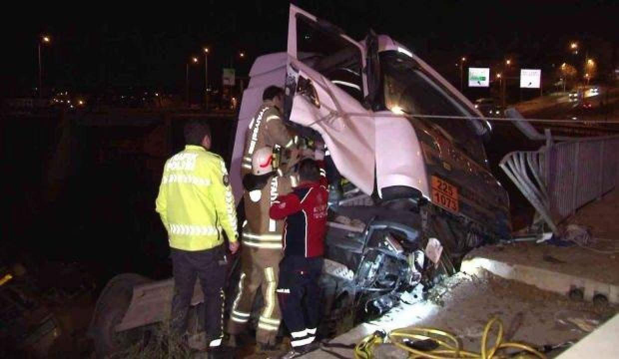 Sancaktepe&#039;de kimyasal madde yüklü tanker devrildi