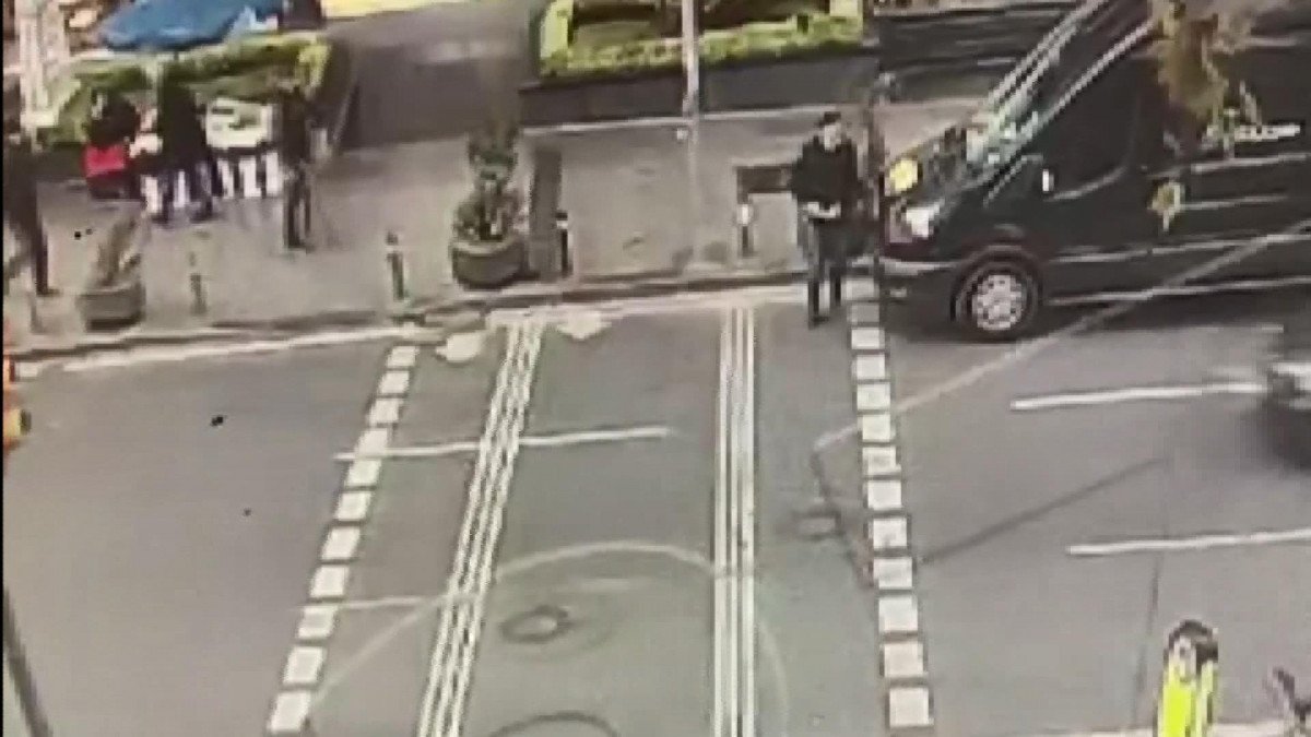 Şişli'deki hırsız minibüsteki telefonu çaldı