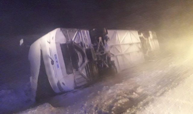 Bitlis’te iki otobüs devrildi: 35 yaralı
