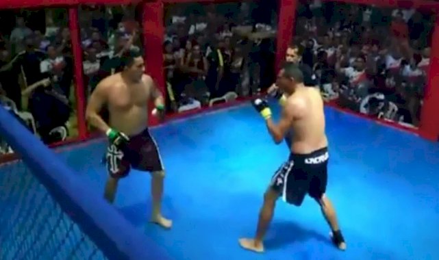 Brezilya'da belediye başkanı ile başkanı eleştiren meclis üyesi ringde kapıştı