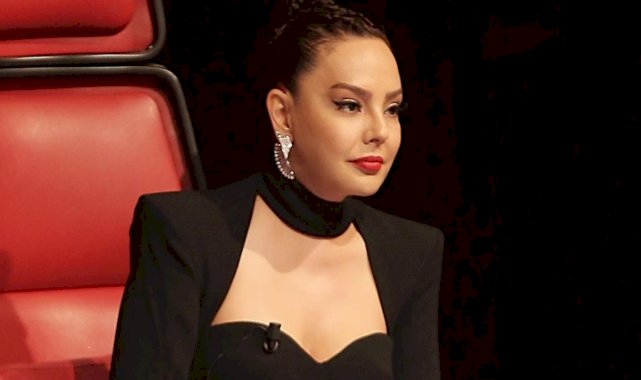 Ebru Gündeş, Reza Zarrab ve Hadise'ye sahnede gönderme yaptı