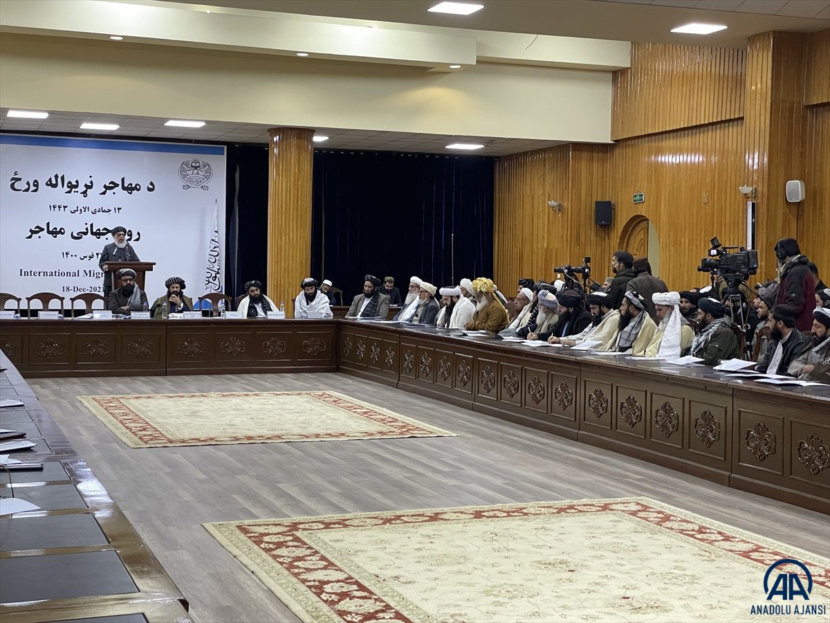 Taliban'dan Afgan mültecilere: Evinize dönün