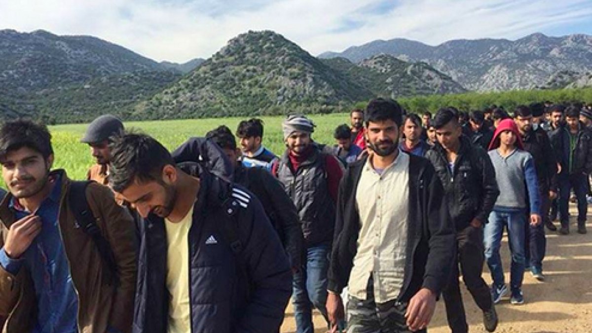 Taliban&#039;dan Afgan mültecilere: Evinize dönün