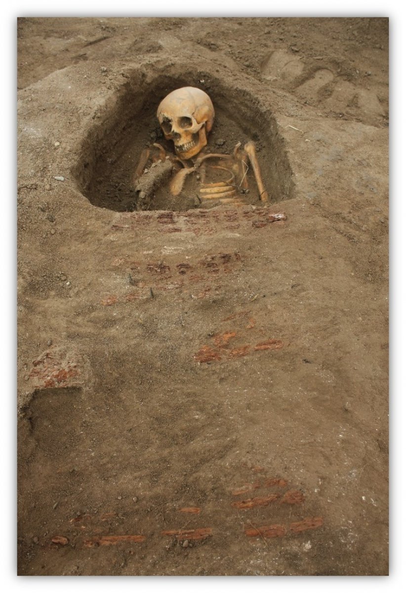 Türkiye-Kırgızistan tarihi mezarlarındaki definlerde, gelenekler aynı