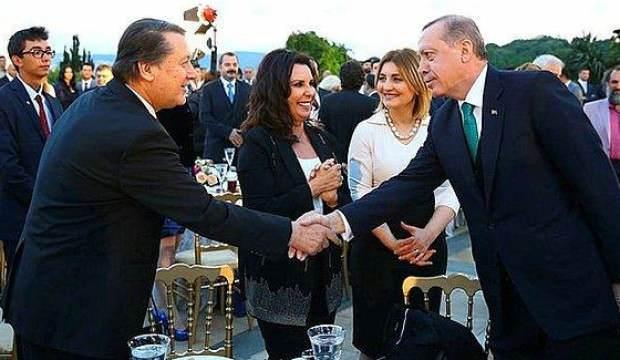 Usta sanatçı Ahmet Özhan'dan muhalefete sert sözler: Yumuşak huylu bir adamımdır ama...