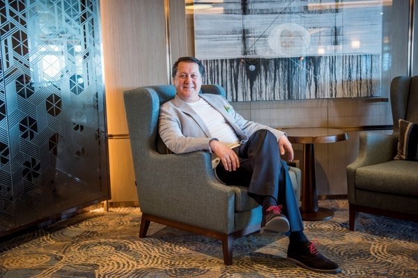 Usta sanatçı Ahmet Özhan'dan muhalefete sert sözler: Yumuşak huylu bir adamımdır ama...