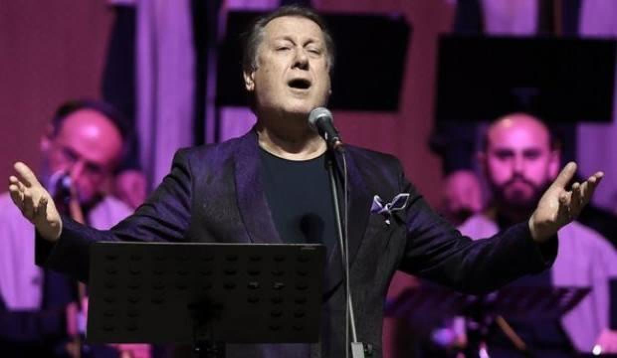 Usta sanatçı Ahmet Özhan'dan muhalefete sert sözler: Yumuşak huylu bir adamımdır ama...