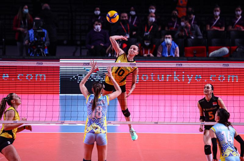 VakıfBank rakibini set vermeden geçti!