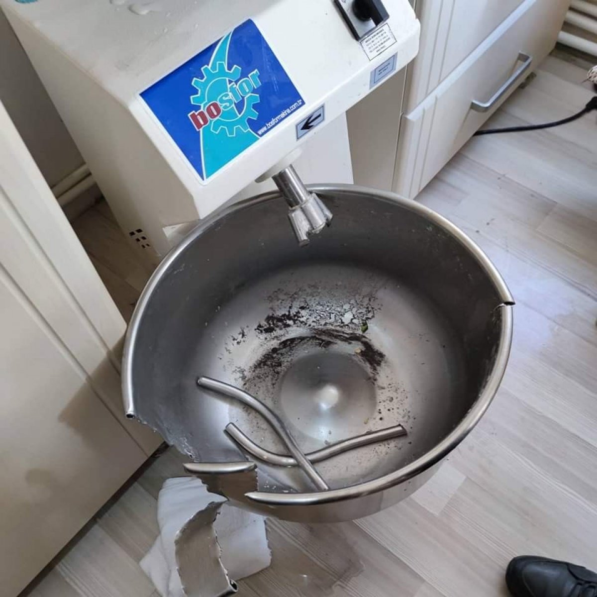 Yalova'daki kadın kolunu hamur makinesine kaptırdı