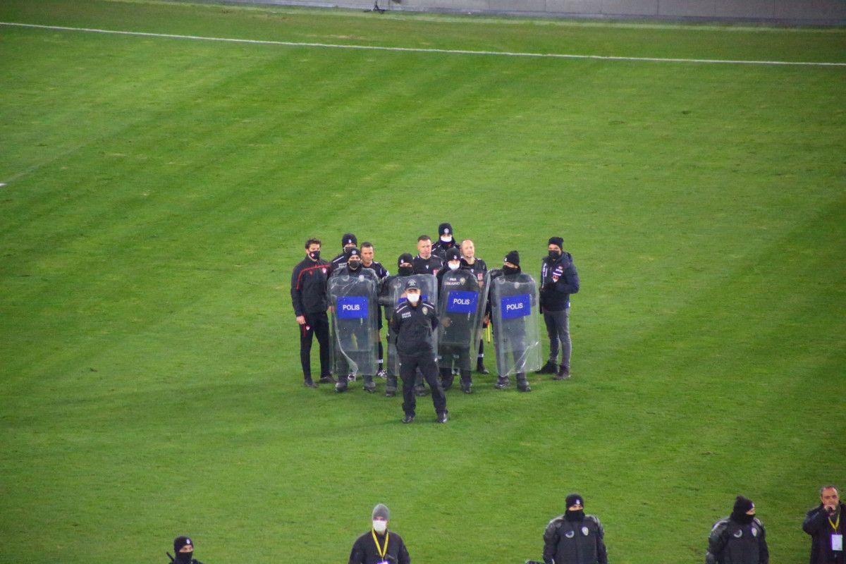 Yeni Malatyaspor Başkanı Adil Gevrek, Hüseyin Göçek'e saldırdı