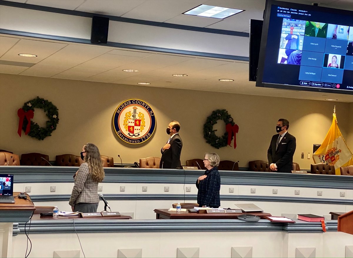 ABD'deki Türk başkan, Kur'an-ı Kerim'e el basarak göreve başladı