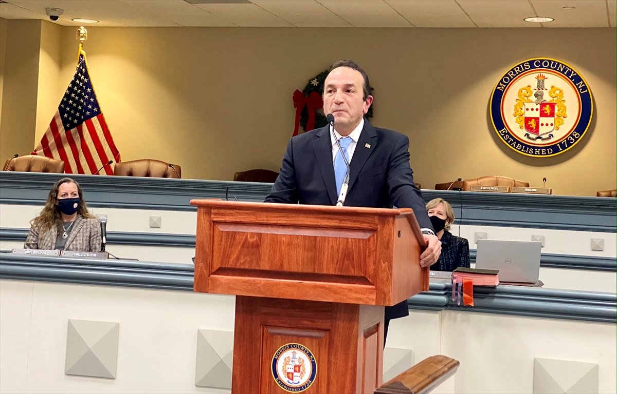 ABD'deki Türk başkan, Kur'an-ı Kerim'e el basarak göreve başladı