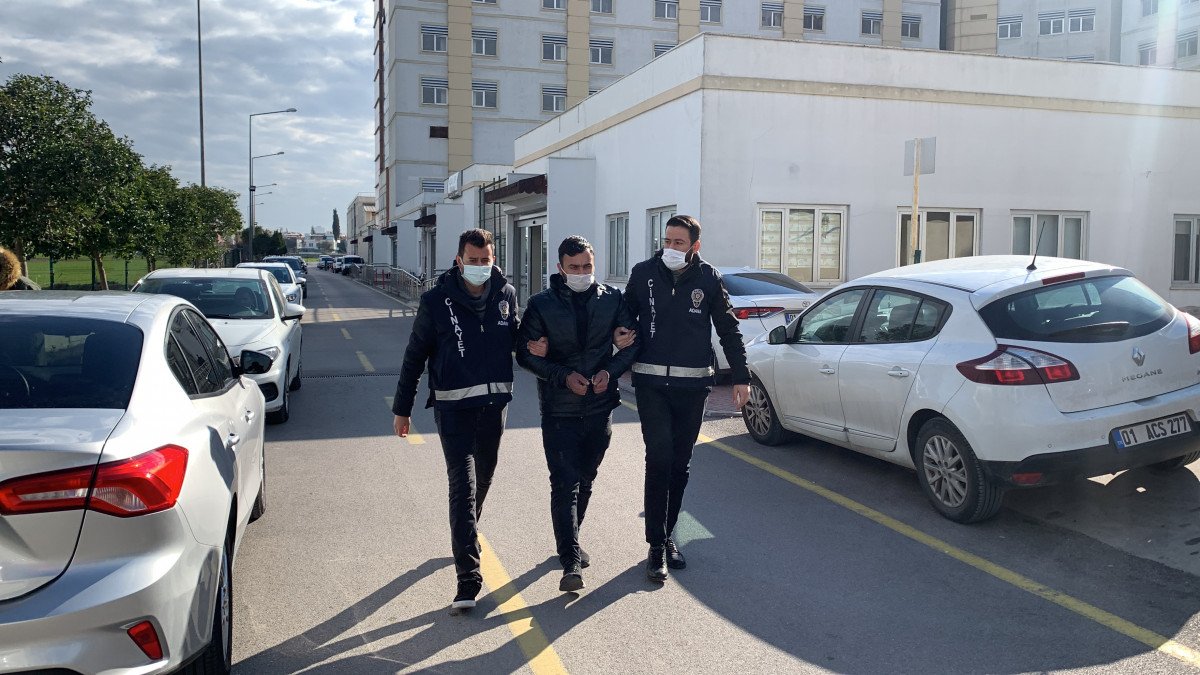 Adana’da küfür kavgası: İş arkadaşının başına çekiçle vurdu