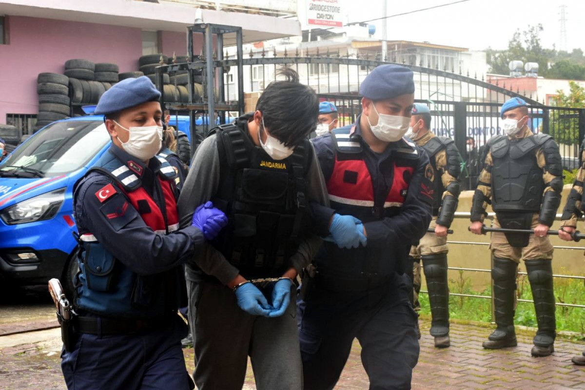 Adana'daki emekli çift cinayetinde sanıklar duruşmaya çıktı