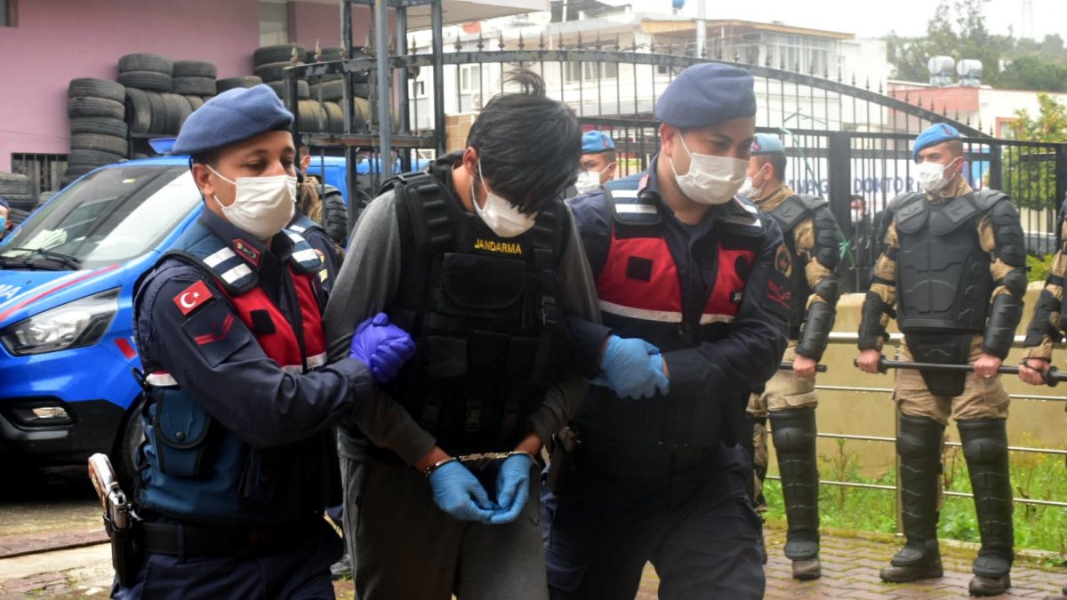 Adana&#039;daki emekli çift cinayetinde sanıklar duruşmaya çıktı