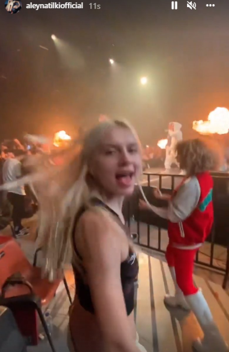 Aleyna Tilki'nin sevgilisi Uzi'nin konserine narkotik baskın yaptı