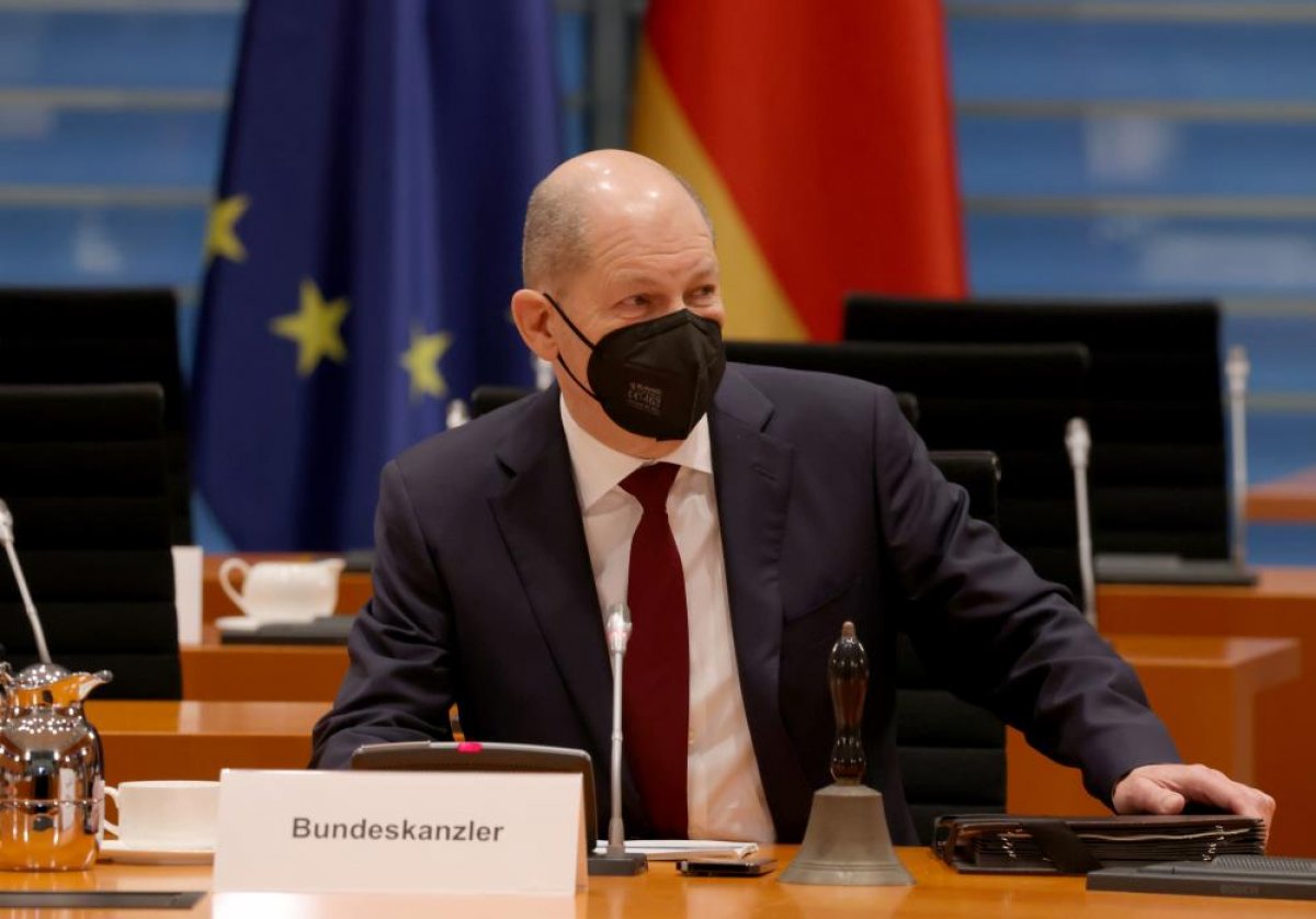 Almanya Federal Meclisi'nden pankartlı protesto