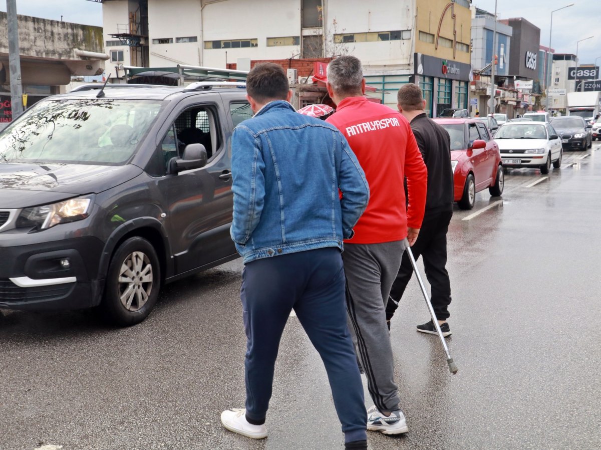 Antalya’da kadın, tramvayın altında kaldı