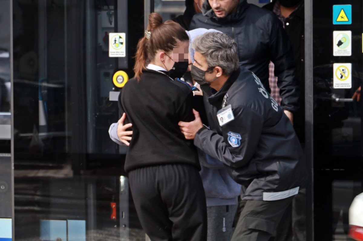 Antalya’da kadın, tramvayın altında kaldı