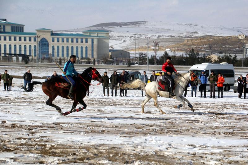 Ata sporu cirit kış aylarında Bayburtluların vazgeçilmezi oldu