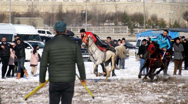 Ata sporu cirit kış aylarında Bayburtluların vazgeçilmezi oldu